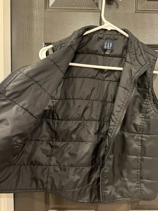 GAP Black Quilted Puffer Vest - Picture 4 of 5
